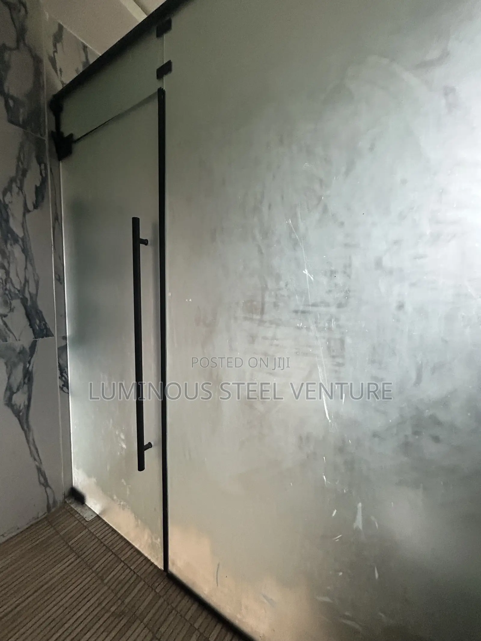 12 Mm of Frosted Rust-Proof CNG Glass With a Black Profile