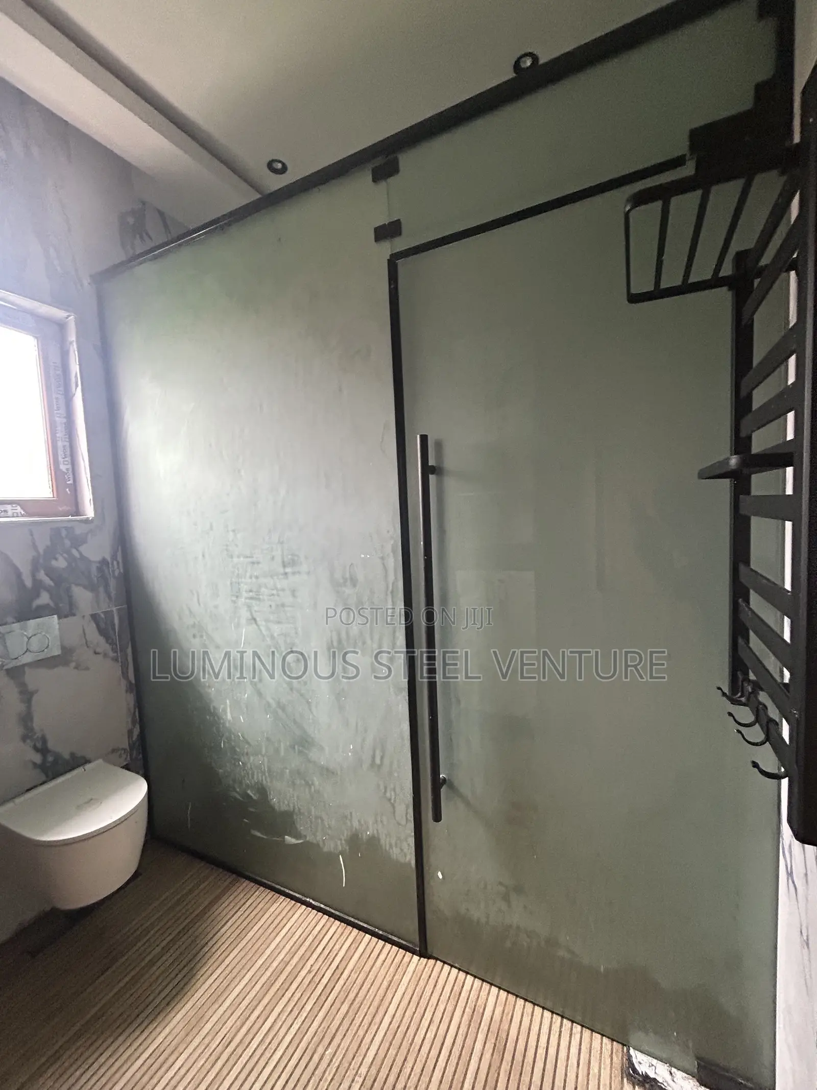 12 Mm of Frosted Rust-Proof CNG Glass With a Black Profile