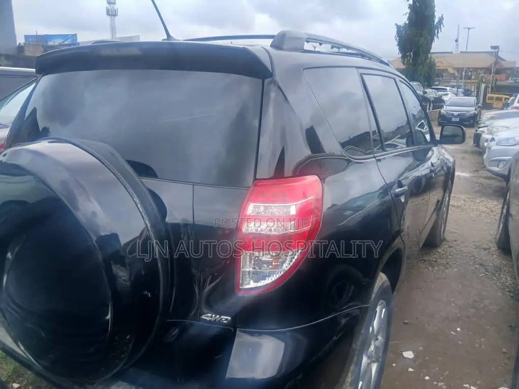 Toyota RAV4 2.5 2010 Black