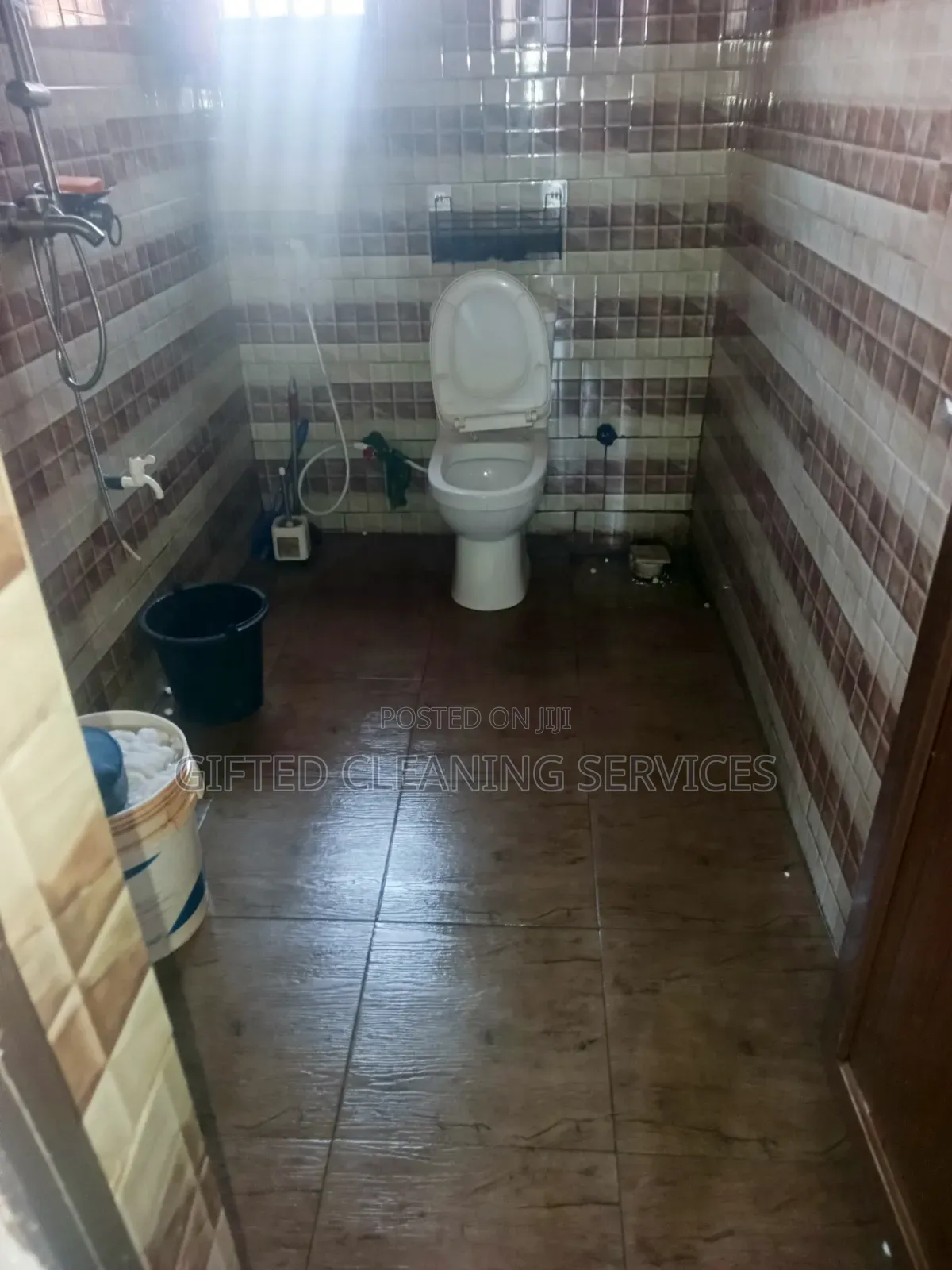 Deep Cleaning of a Bathroom