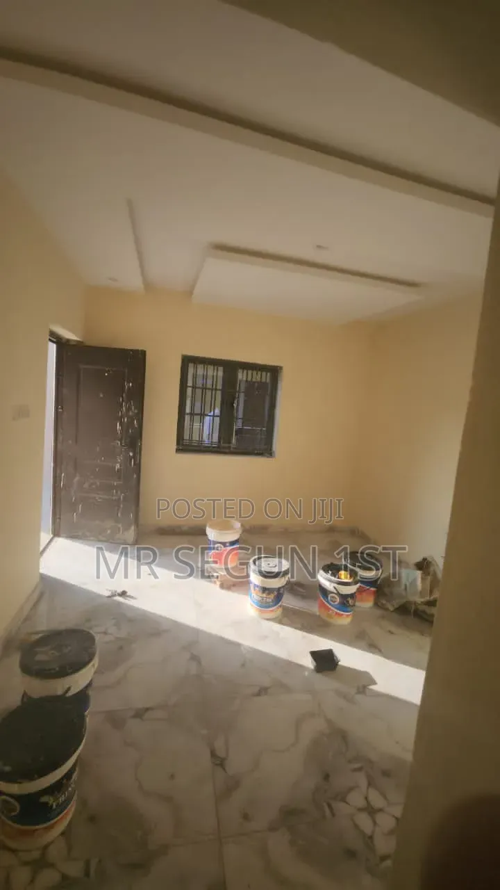 1bdrm Block of Flats in Hasan, Akala Express for rent