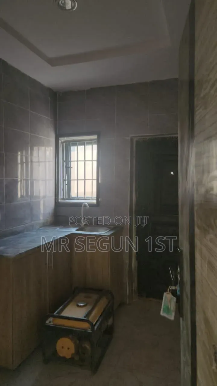 1bdrm Block of Flats in Hasan, Akala Express for rent