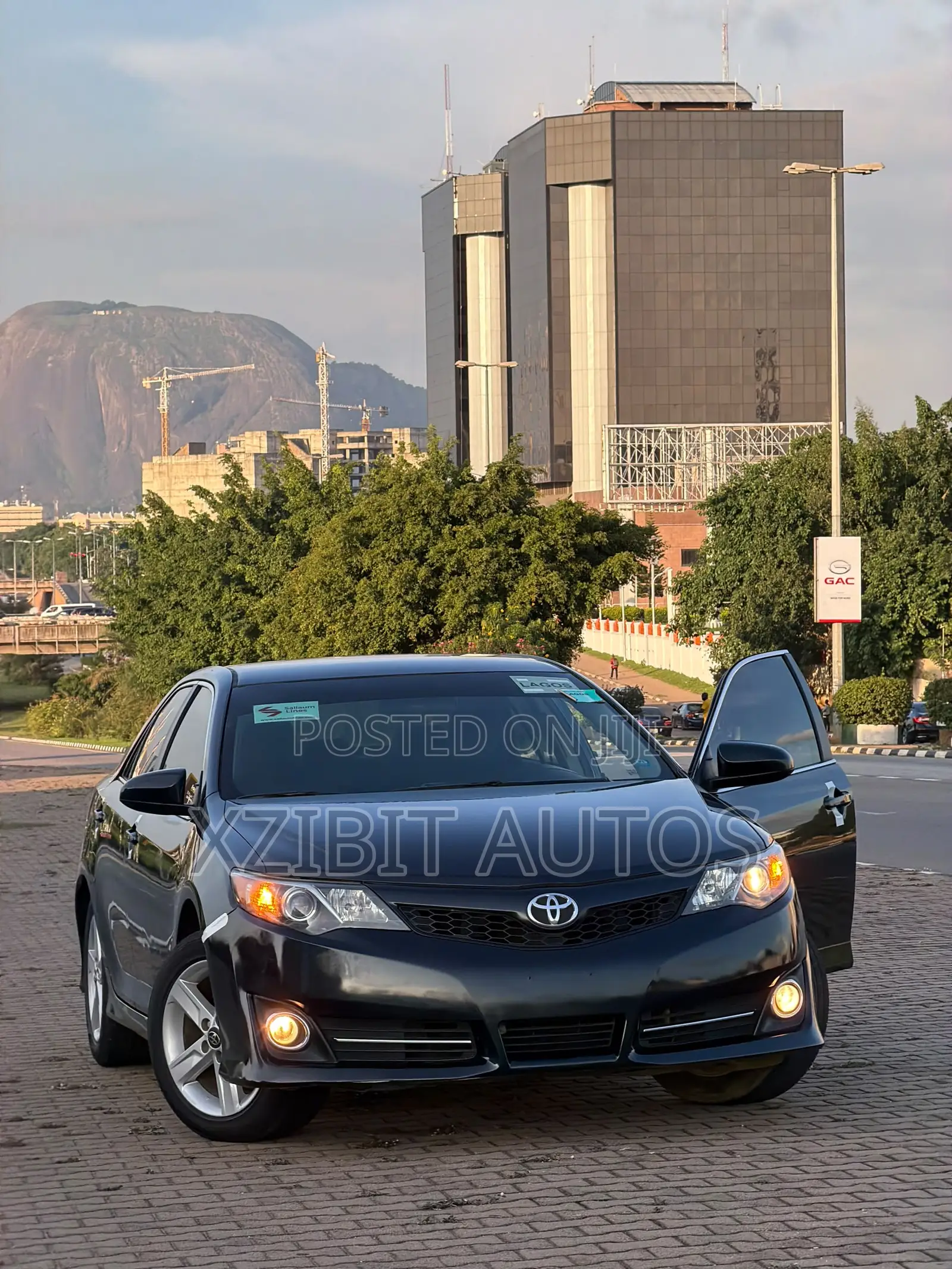 Toyota Camry SE 4dr Sedan (2.5L 4cyl 6A) 2013 Black