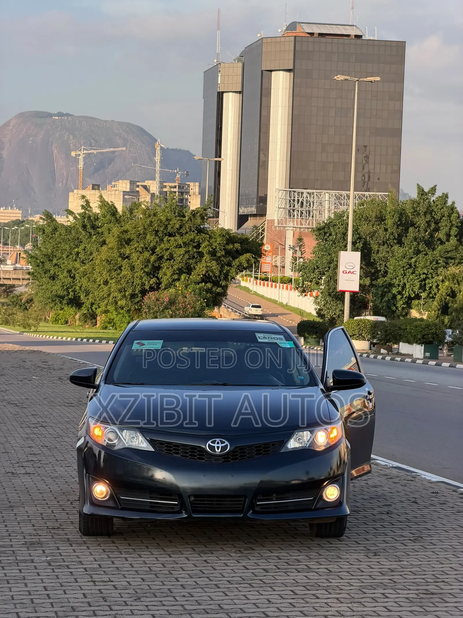 Toyota Camry SE 4dr Sedan (2.5L 4cyl 6A) 2013 Black