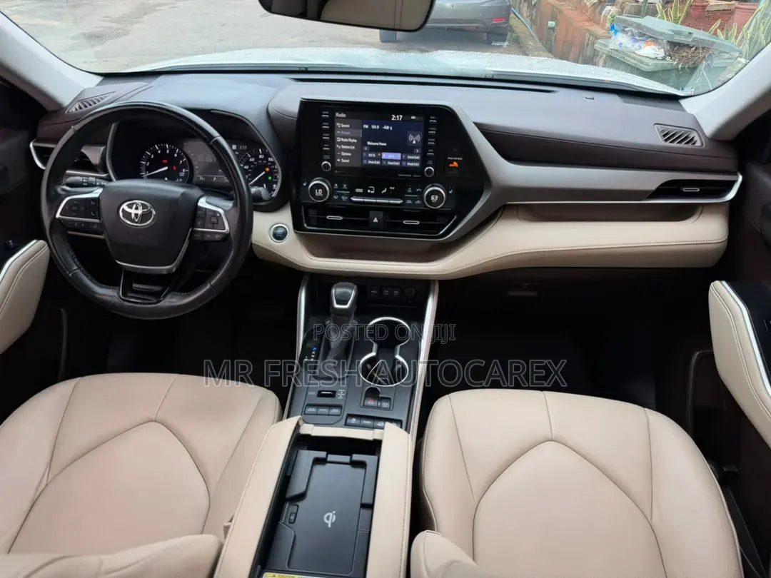 Toyota Highlander XLE AWD 2020 White
