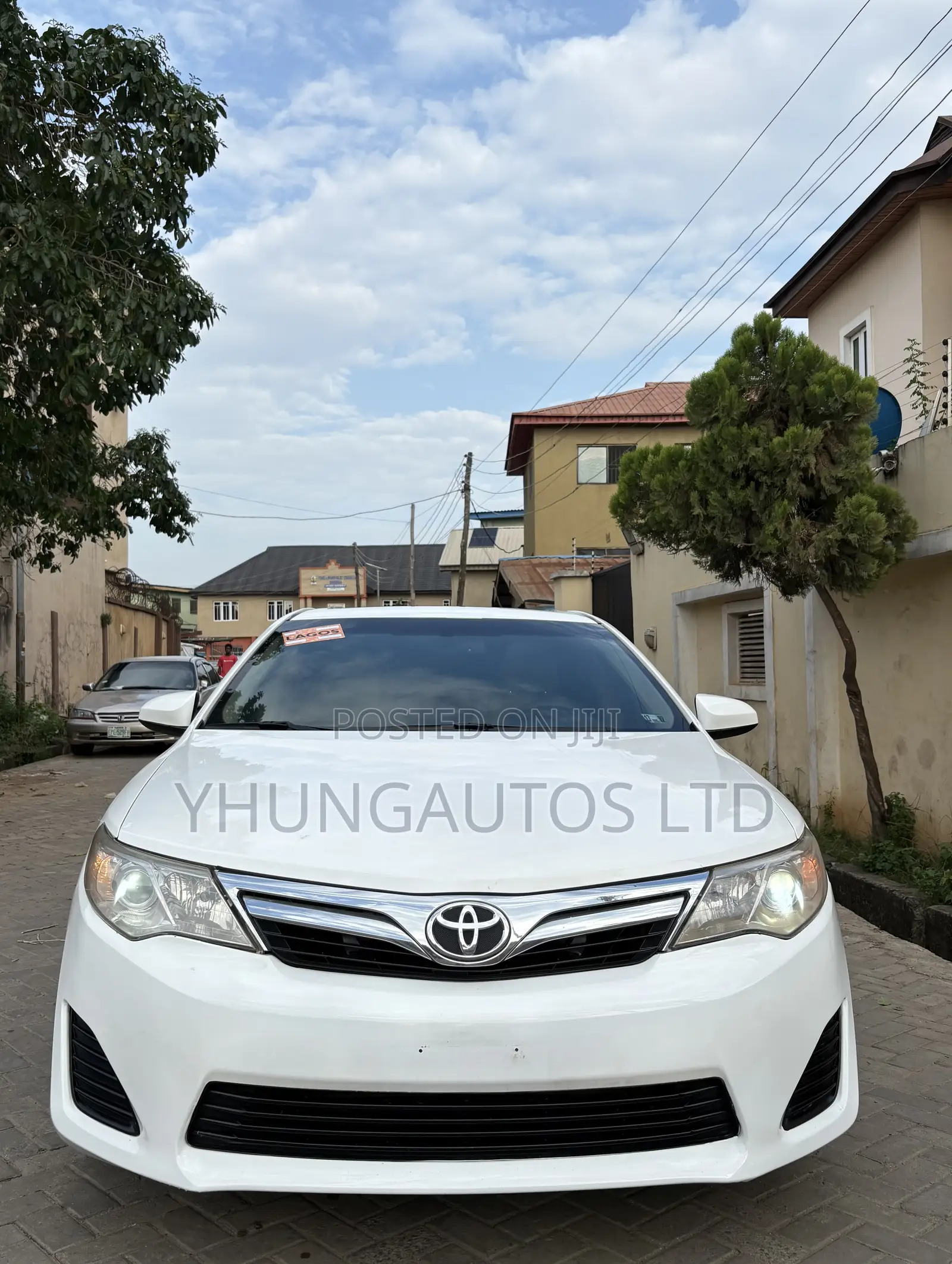 Toyota Camry XLE 4dr Sedan (2.5L 4cyl 6A) 2013 White
