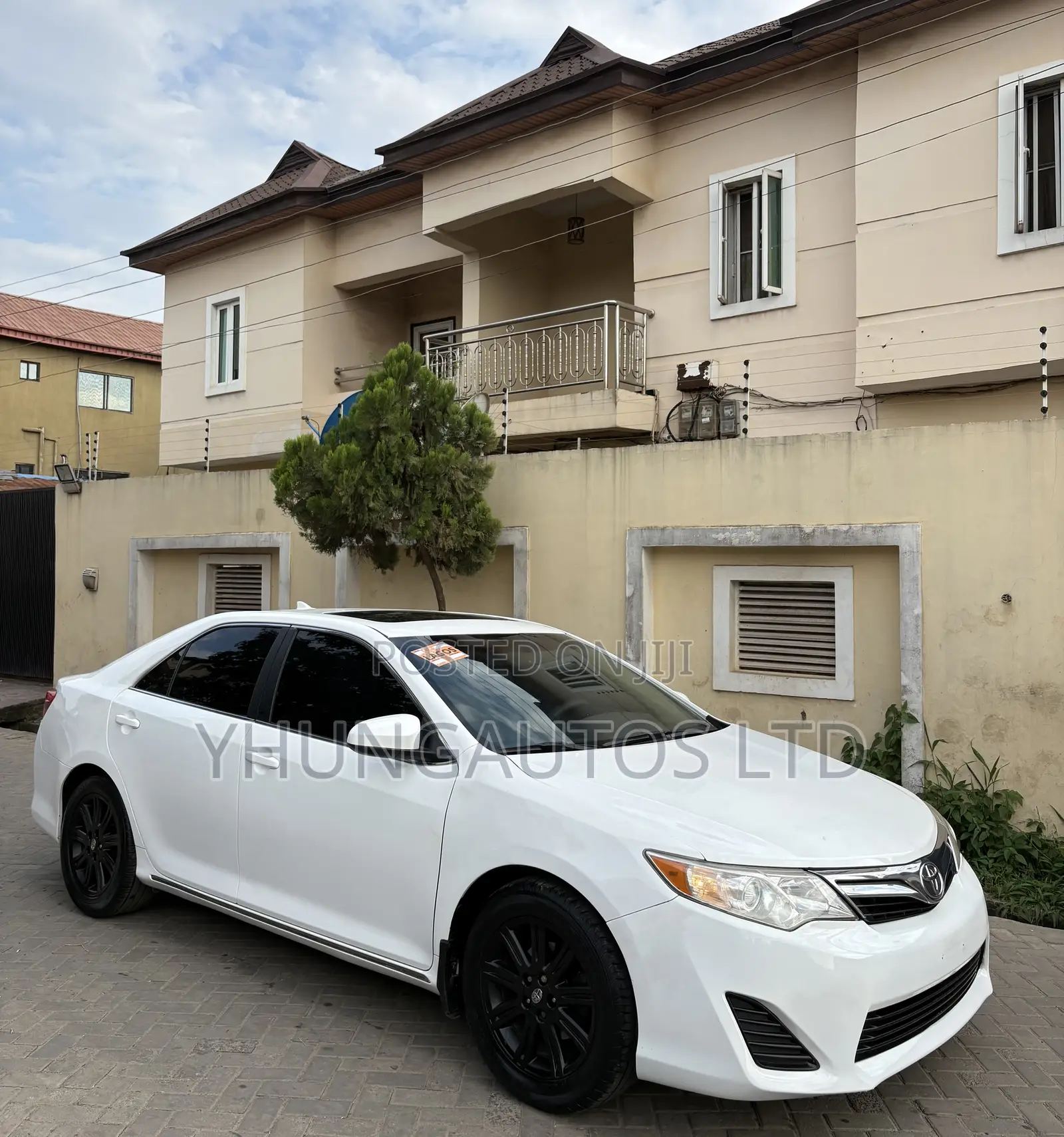 Toyota Camry XLE 4dr Sedan (2.5L 4cyl 6A) 2013 White