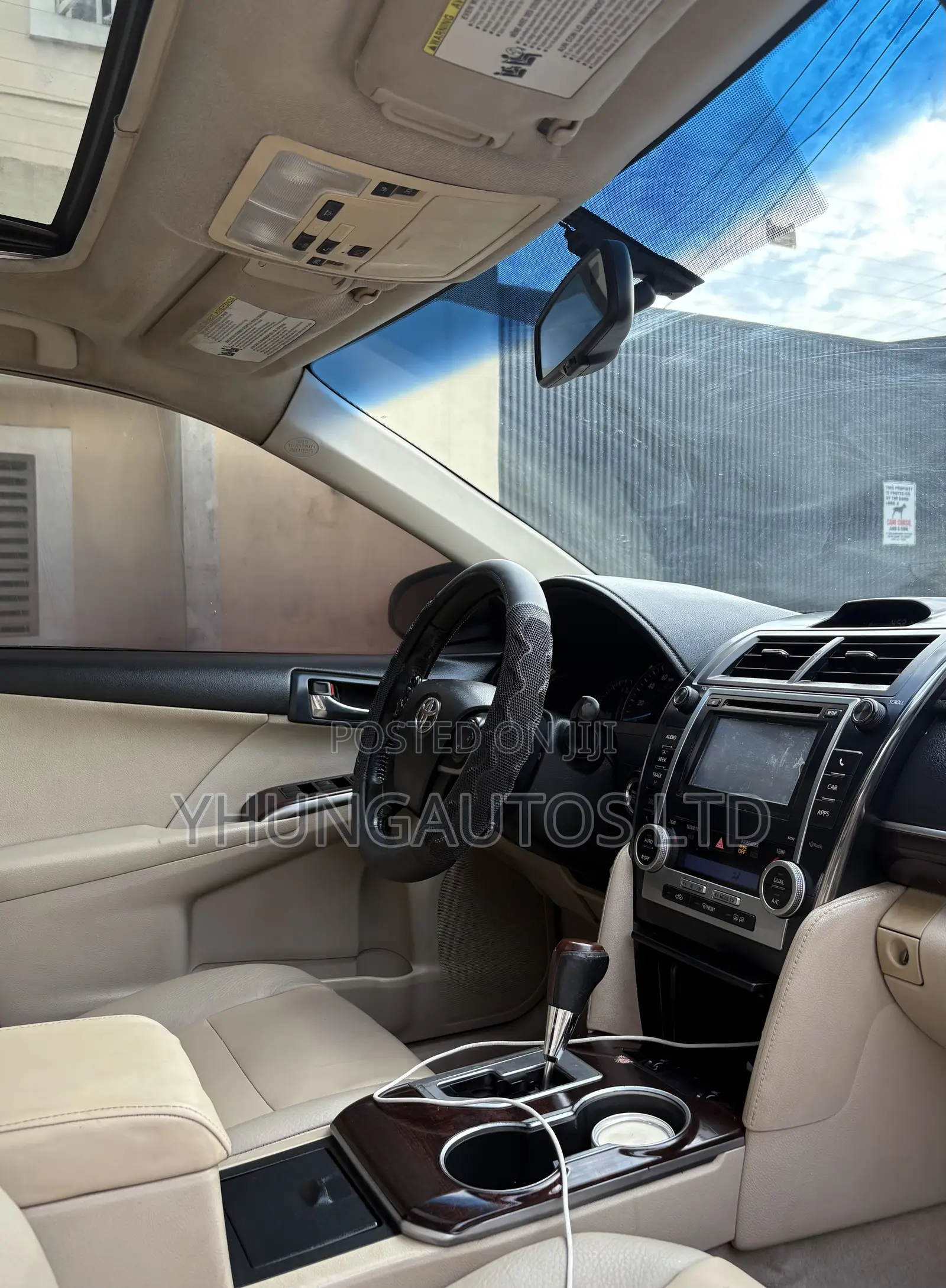 Toyota Camry XLE 4dr Sedan (2.5L 4cyl 6A) 2013 White