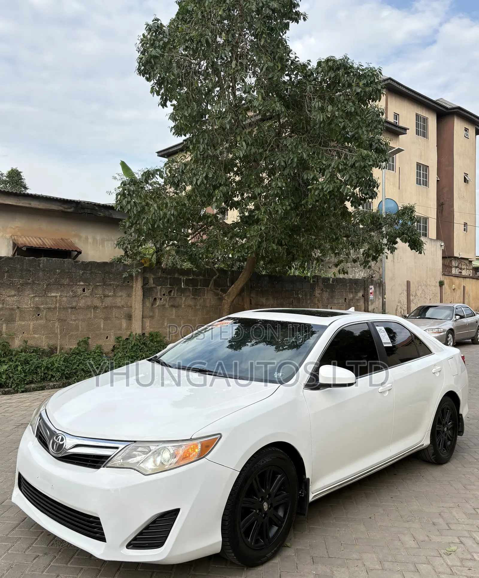 Toyota Camry XLE 4dr Sedan (2.5L 4cyl 6A) 2013 White