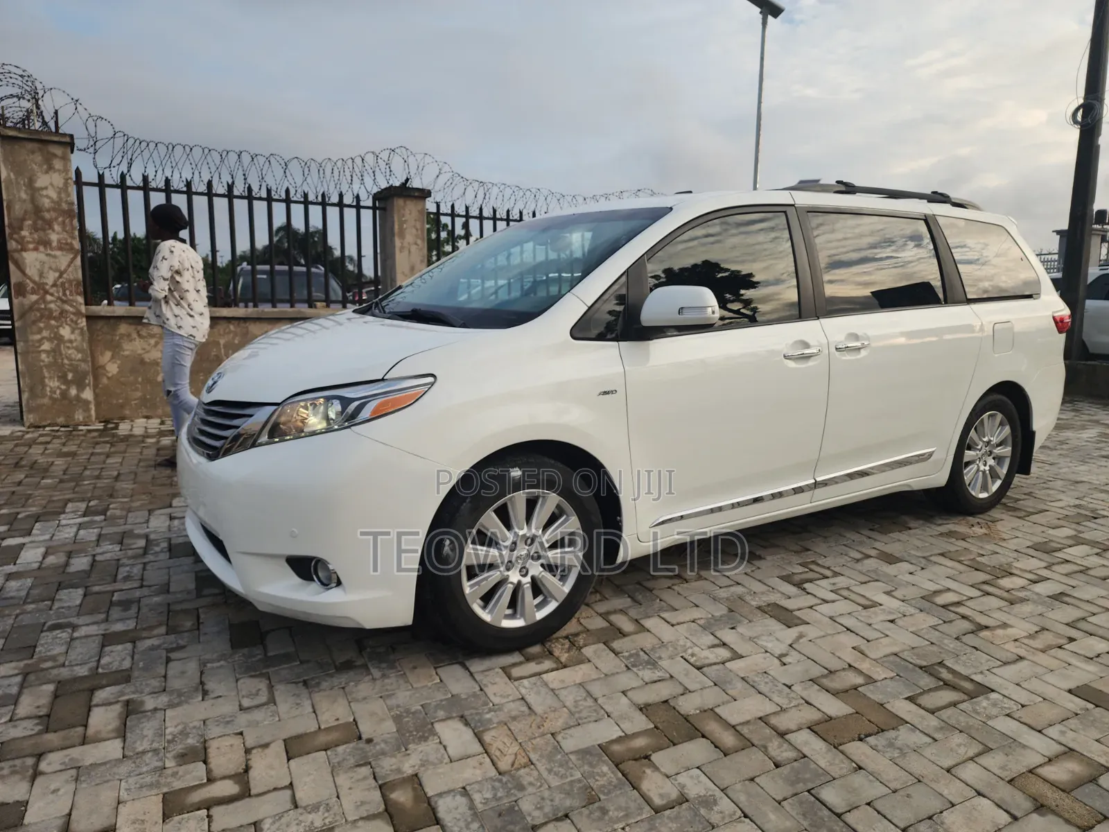 Toyota Sienna Limited Premium 7 Passenger (3.5L 6cyl 8A) 2017 White