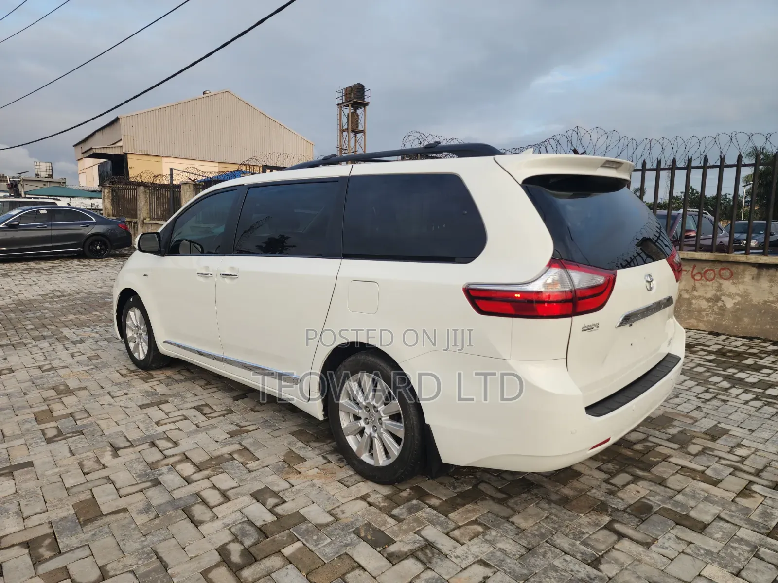 Toyota Sienna Limited Premium 7 Passenger (3.5L 6cyl 8A) 2017 White