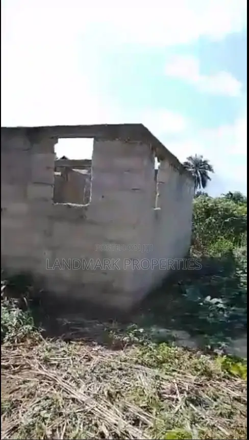 6bdrm Bungalow in Aba North for sale