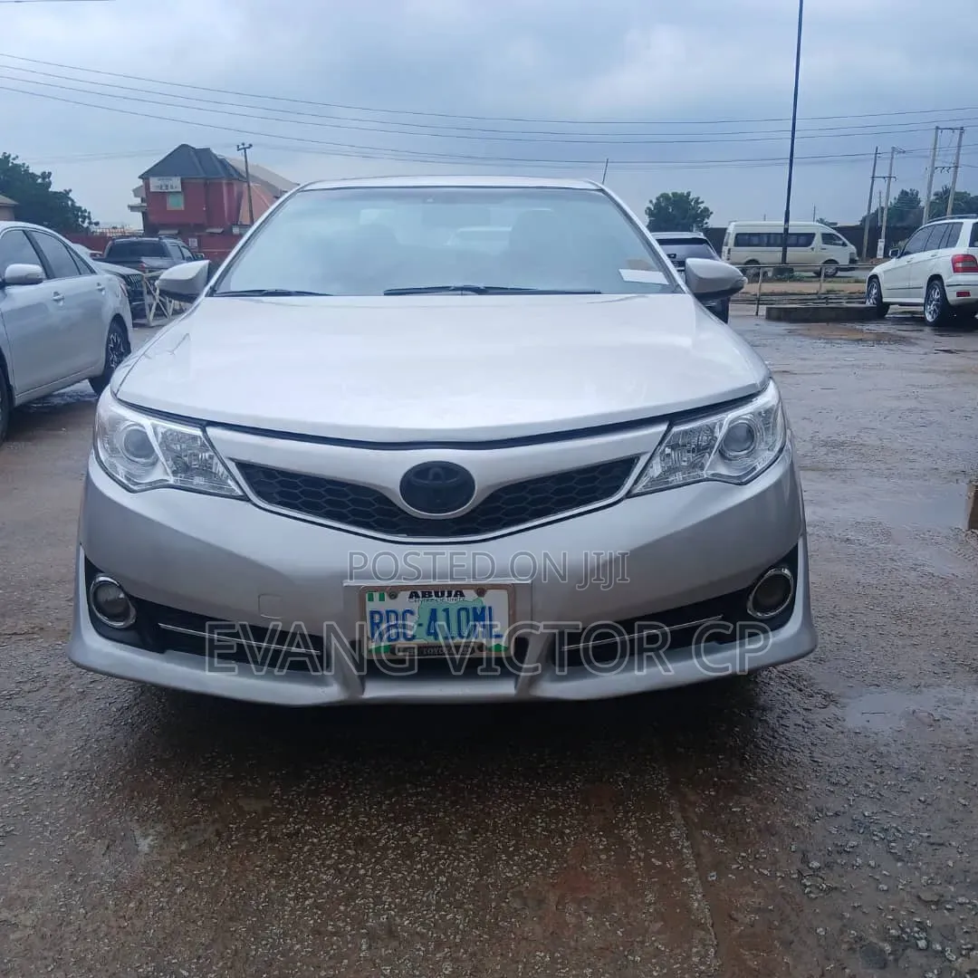 Toyota Camry XLE 4dr Sedan (3.5L 6cyl 6A) 2014 Silver