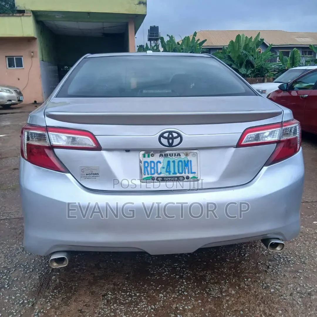 Toyota Camry XLE 4dr Sedan (3.5L 6cyl 6A) 2014 Silver