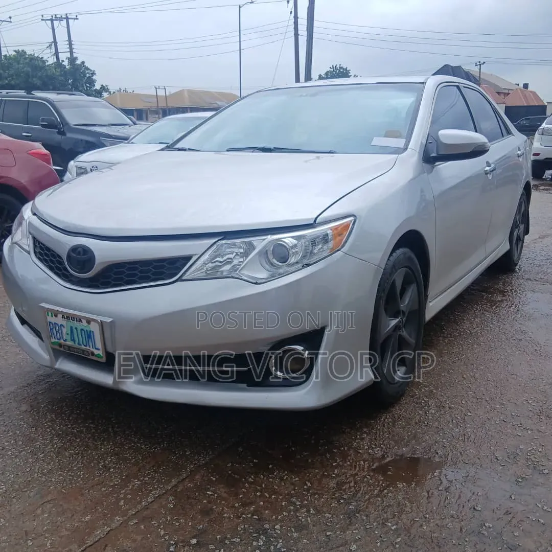 Toyota Camry XLE 4dr Sedan (3.5L 6cyl 6A) 2014 Silver