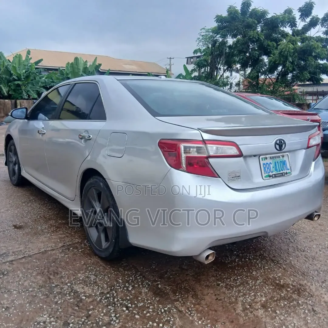 Toyota Camry XLE 4dr Sedan (3.5L 6cyl 6A) 2014 Silver