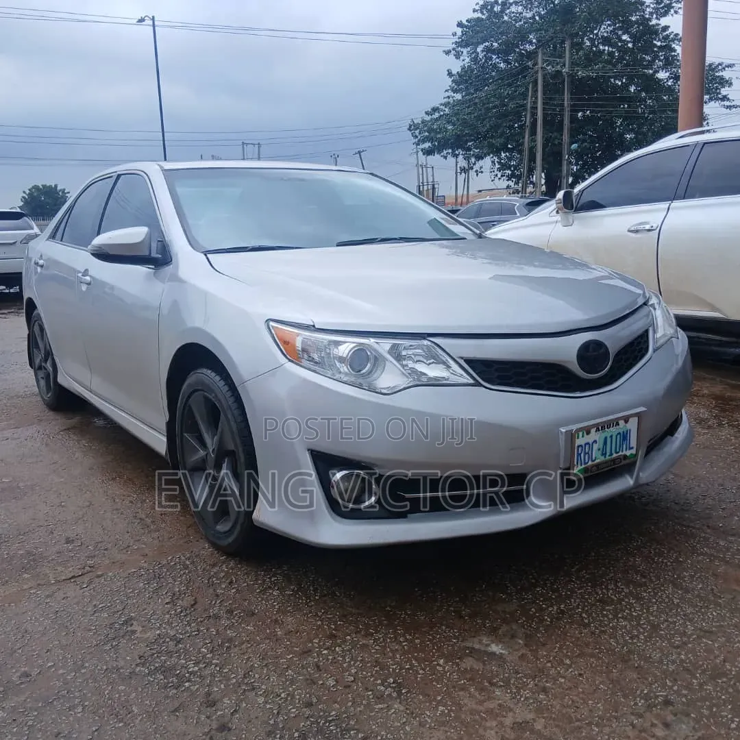Toyota Camry XLE 4dr Sedan (3.5L 6cyl 6A) 2014 Silver