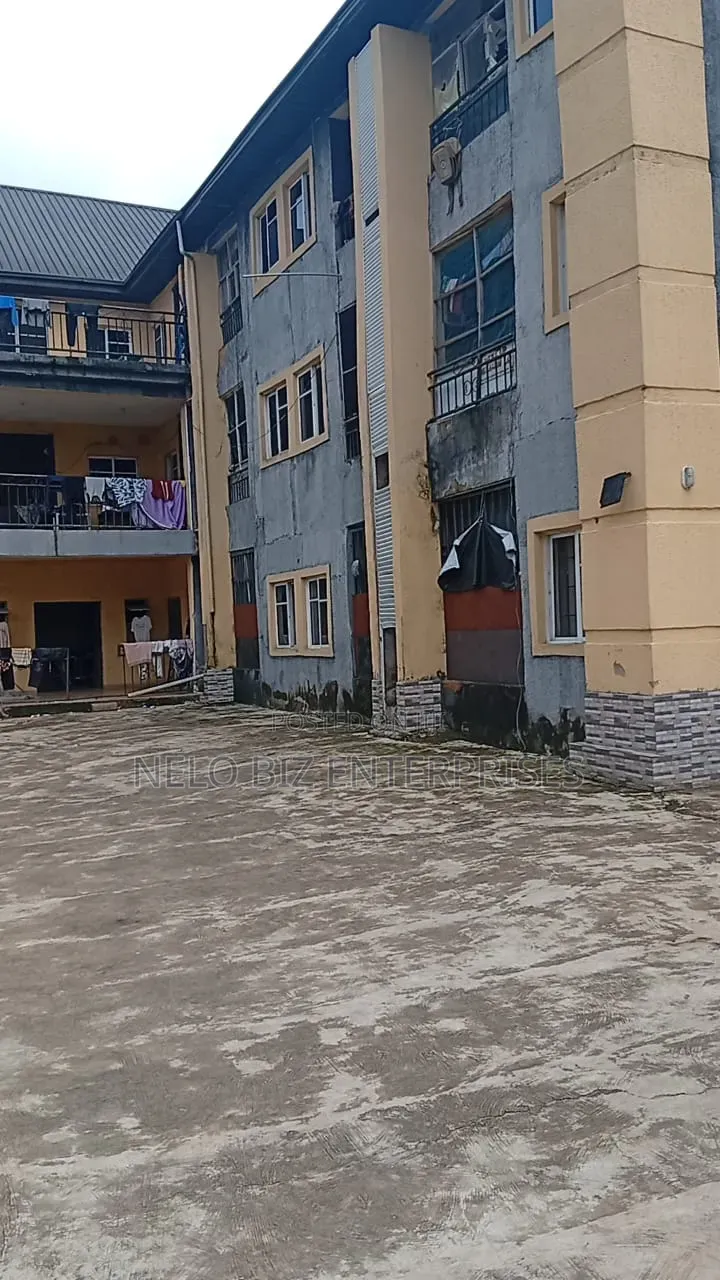 20bdrm Apartment in Owerri for sale