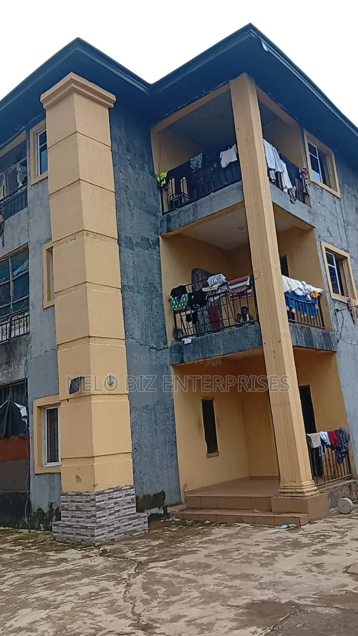 20bdrm Apartment in Owerri for sale