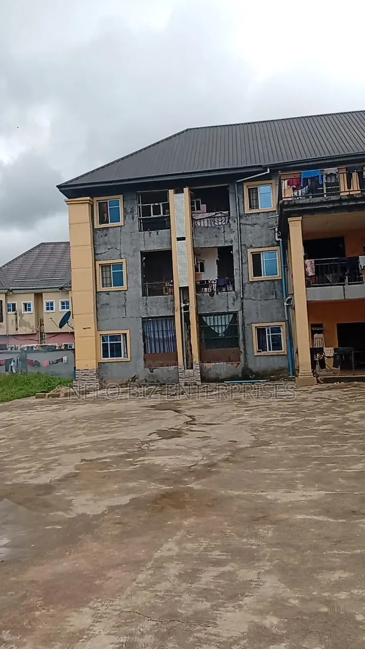 20bdrm Apartment in Owerri for sale