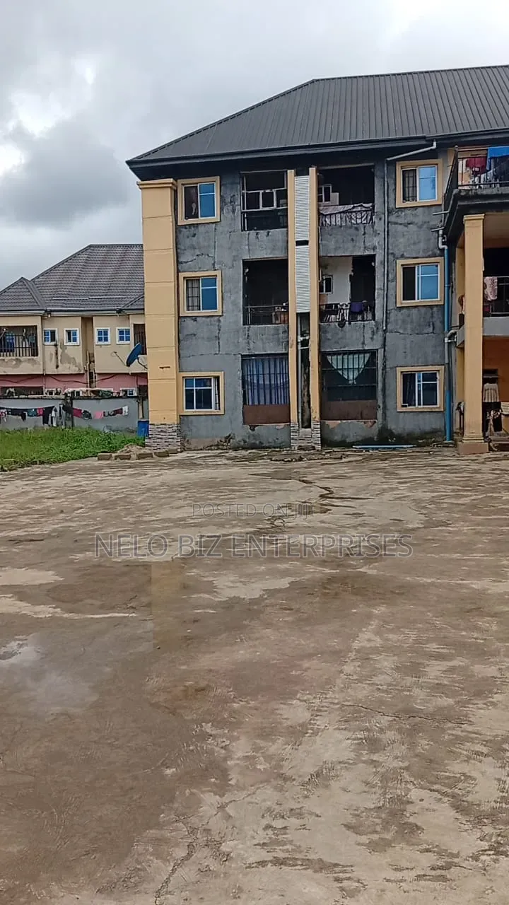 20bdrm Apartment in Owerri for sale