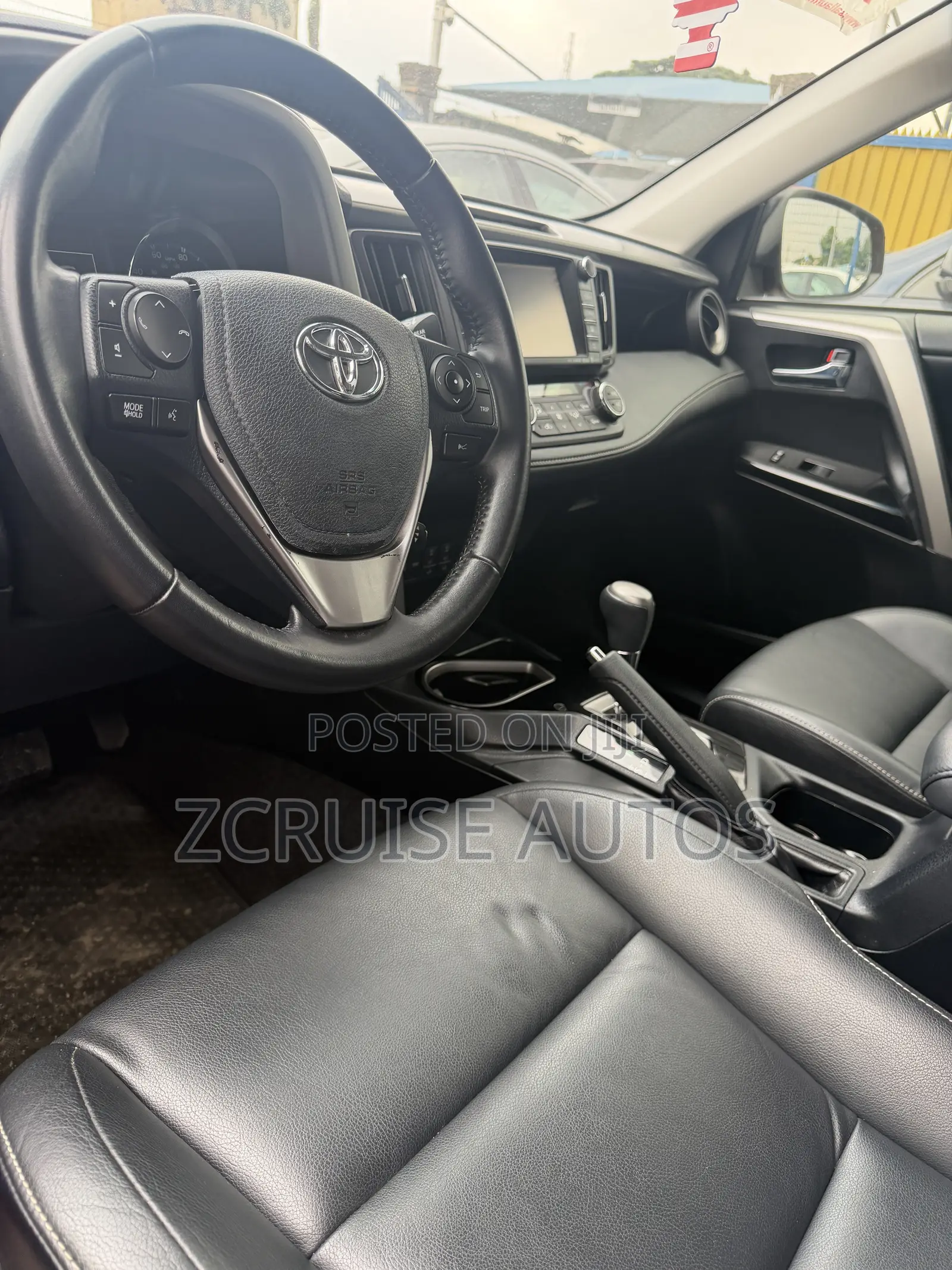 Toyota RAV4 SE 4dr SUV (2.5L 4cyl 6A) 2018 White