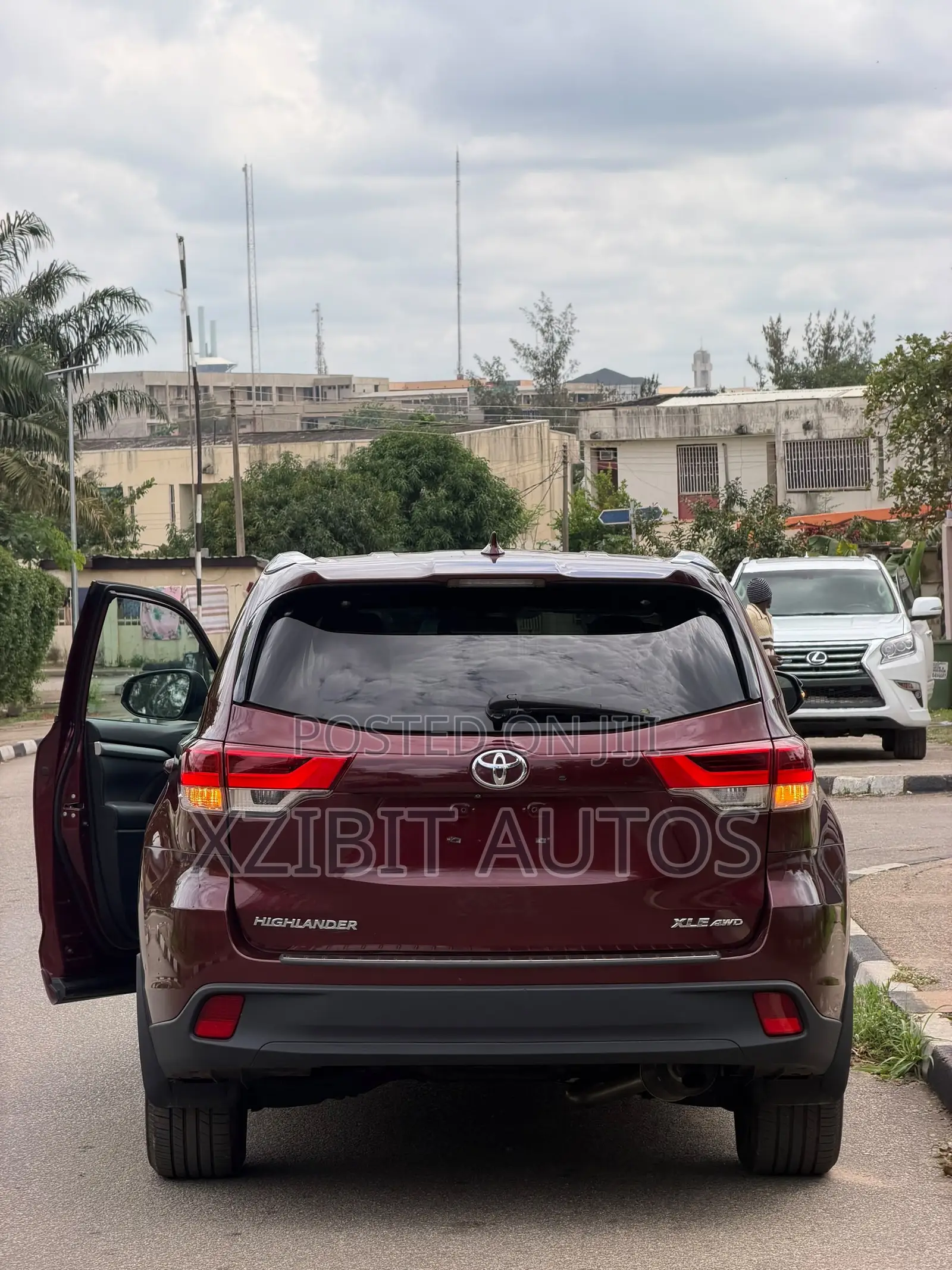 Toyota Highlander XLE 4x4 V6 (3.5L 6cyl 8A) 2018