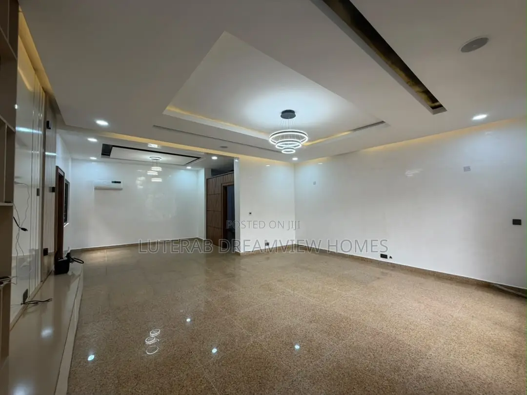 3bdrm Block of Flats in Wuye for rent