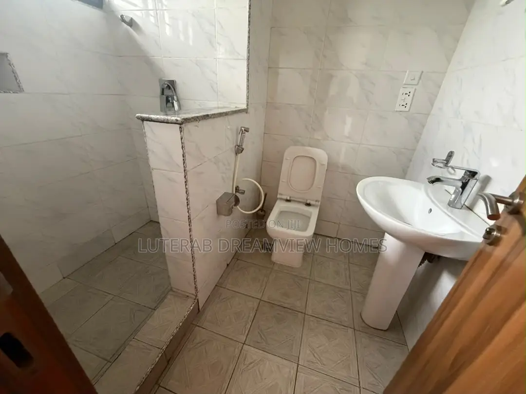 3bdrm Block of Flats in Wuye for rent