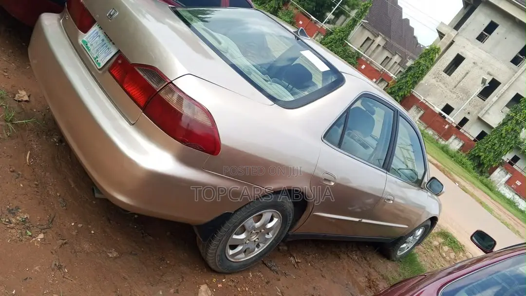 Honda Accord 2001 Gold