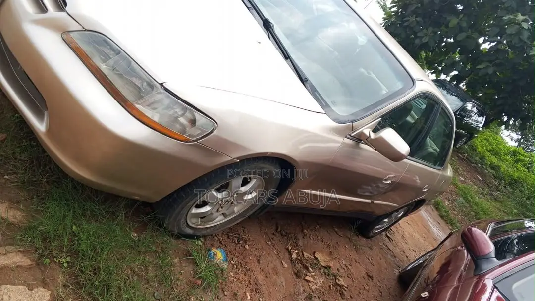 Honda Accord 2001 Gold