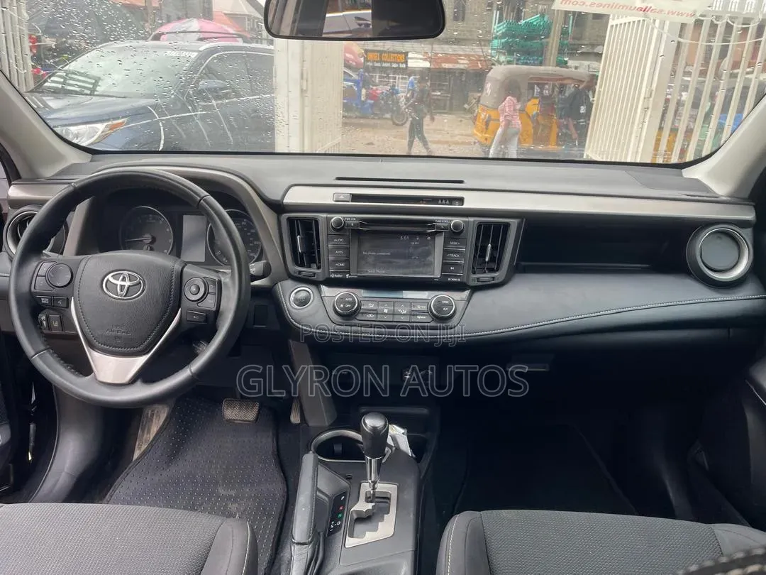 Toyota RAV4 XLE 4dr SUV AWD (2.5L 4cyl 6A) 2018 Black