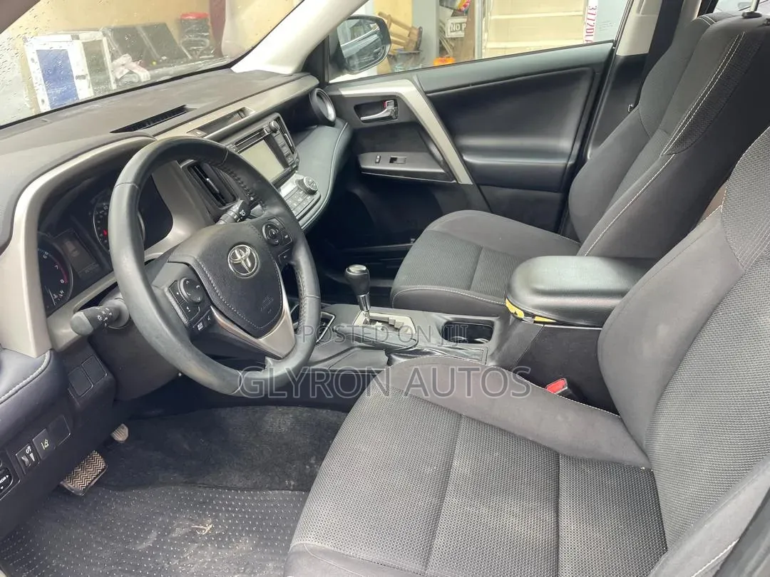 Toyota RAV4 XLE 4dr SUV AWD (2.5L 4cyl 6A) 2018 Black