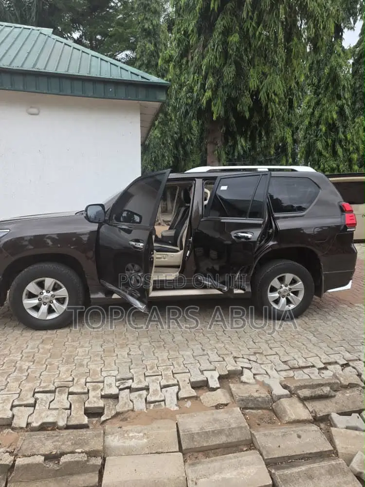 Toyota Land Cruiser Prado 2023 Black