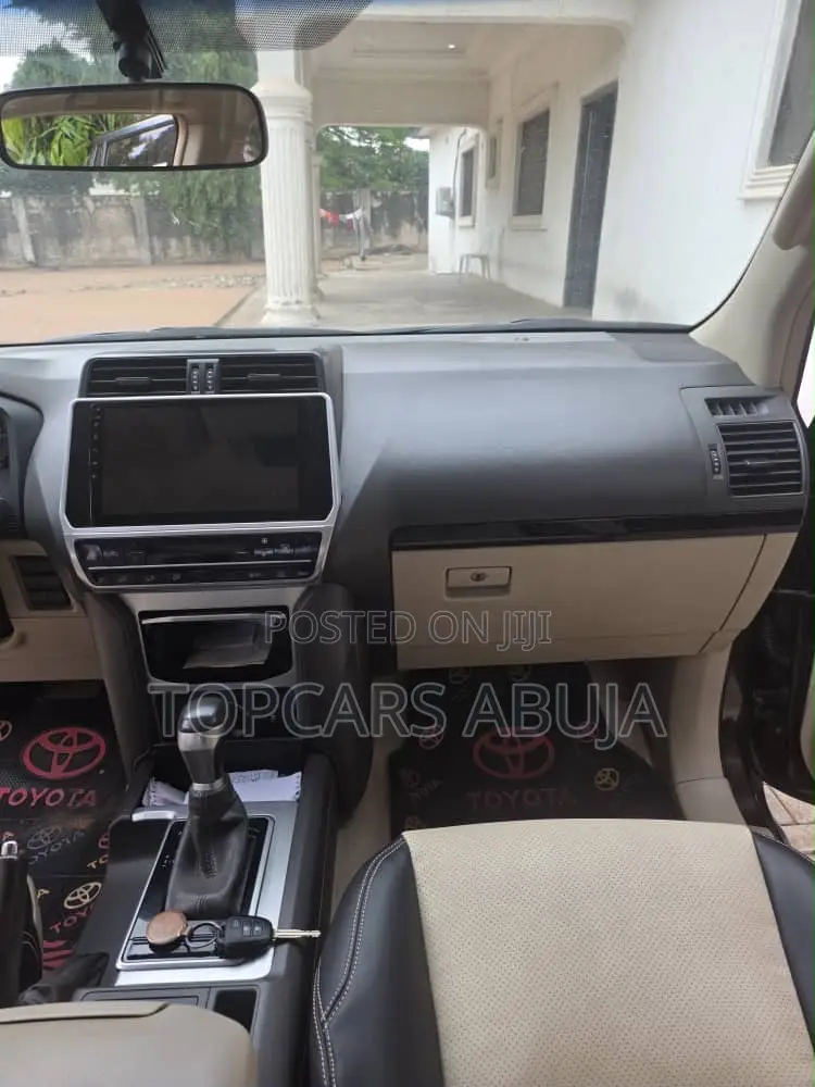 Toyota Land Cruiser Prado 2023 Black