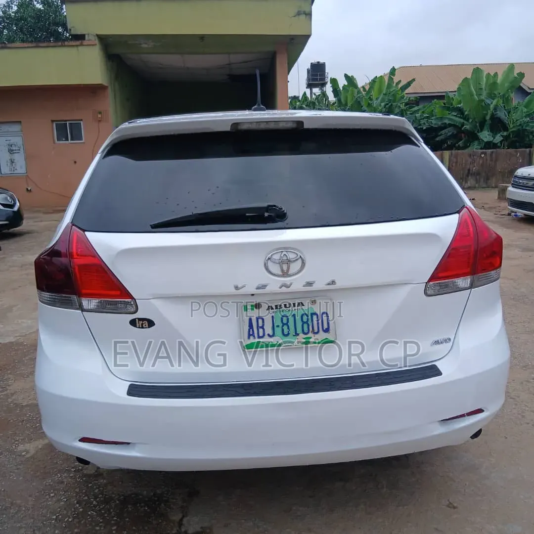 Toyota Venza V6 AWD 2010 White