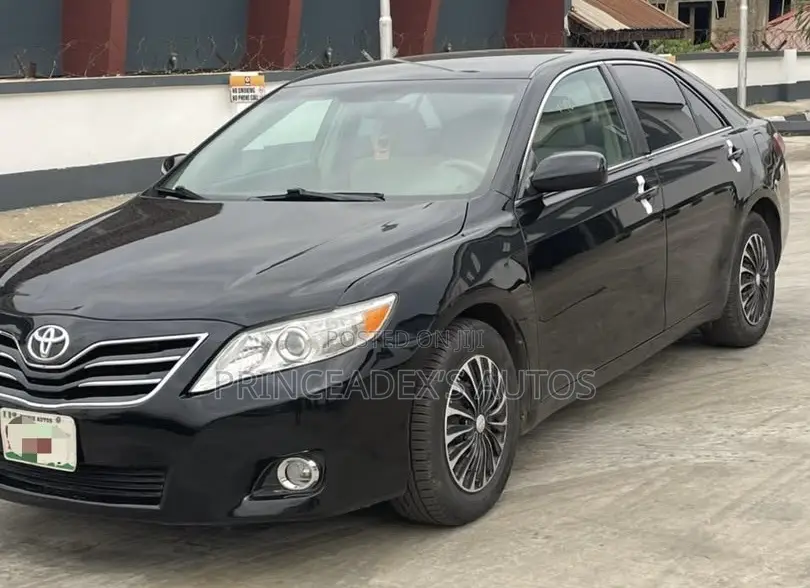 Toyota Camry LE 4dr Sedan (2.5L 4cyl 6AM) 2010 Black