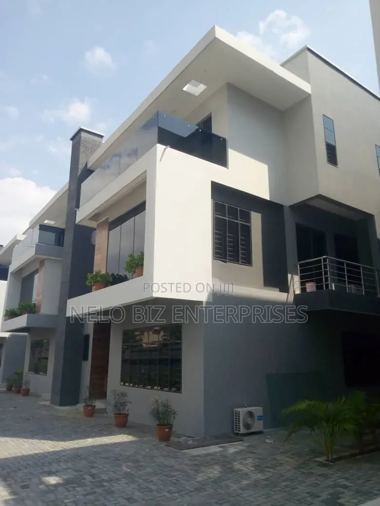 Furnished 5bdrm Duplex in Ligali Ayorinde for sale