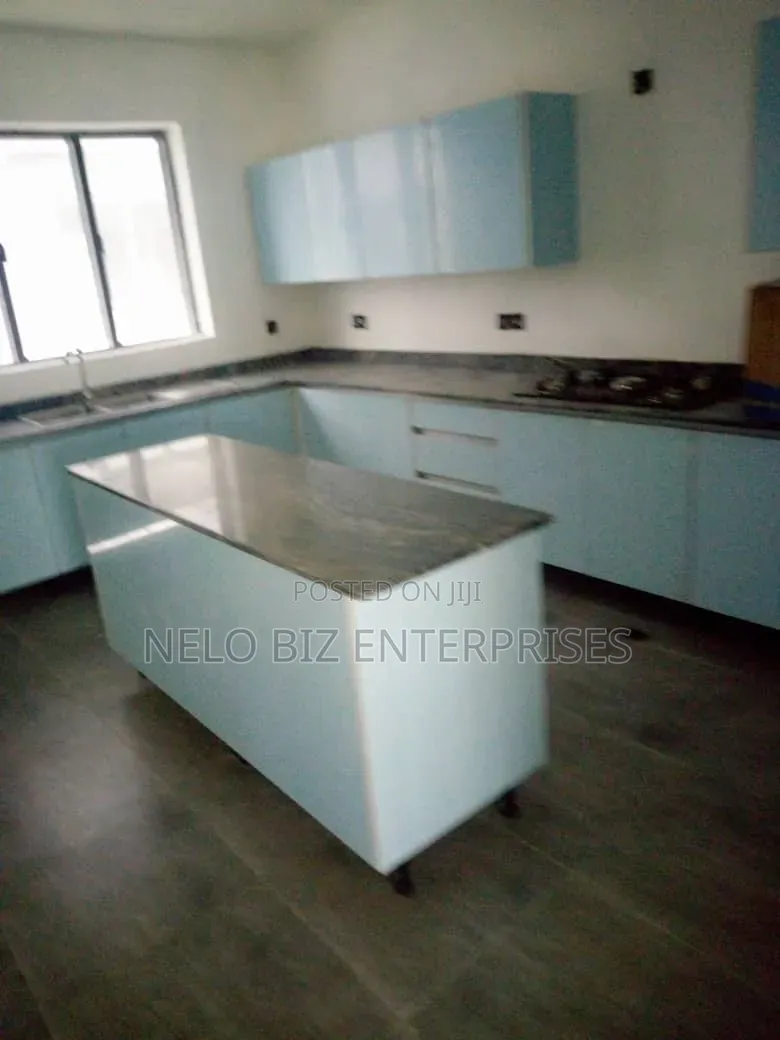 Furnished 5bdrm Duplex in Ligali Ayorinde for sale