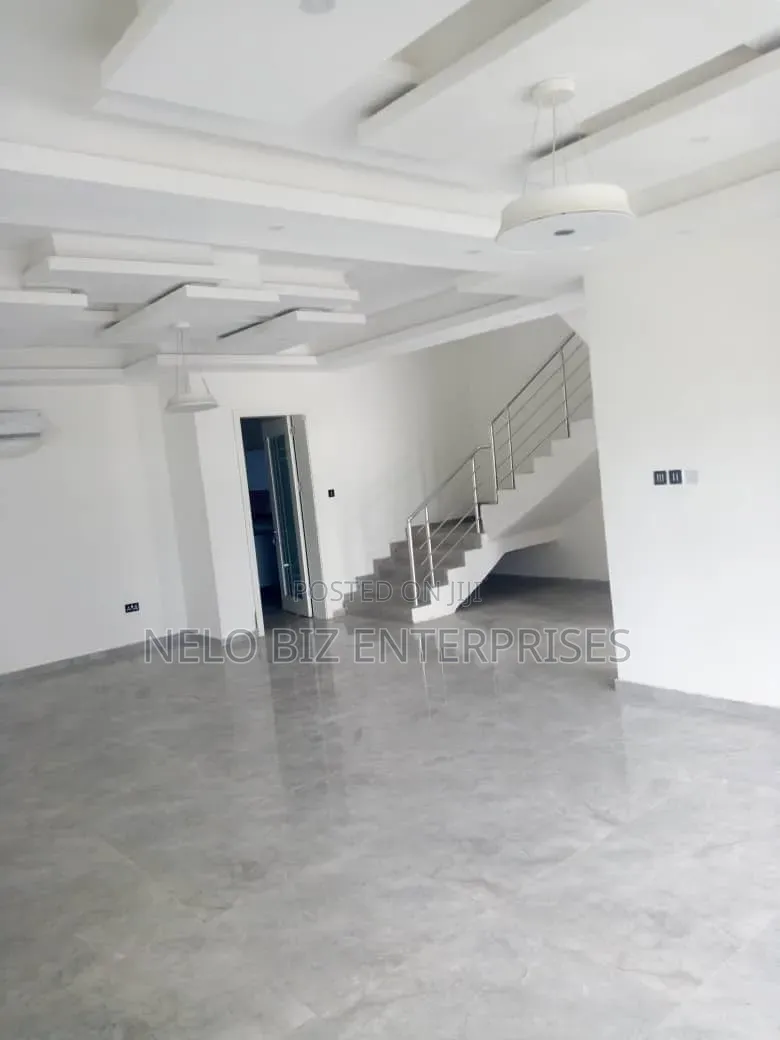 Furnished 5bdrm Duplex in Ligali Ayorinde for sale
