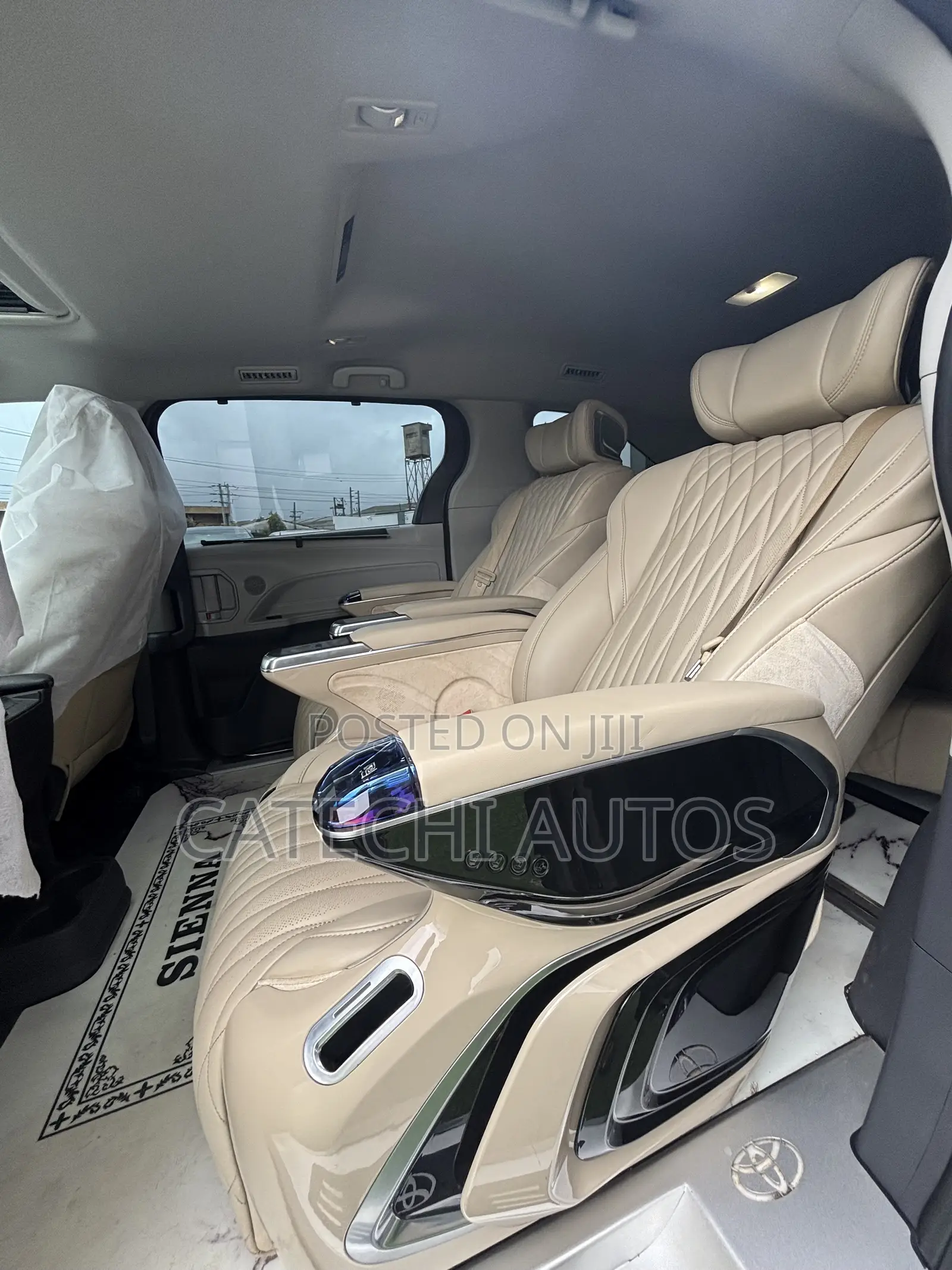 Toyota Sienna LE 2022 Gray
