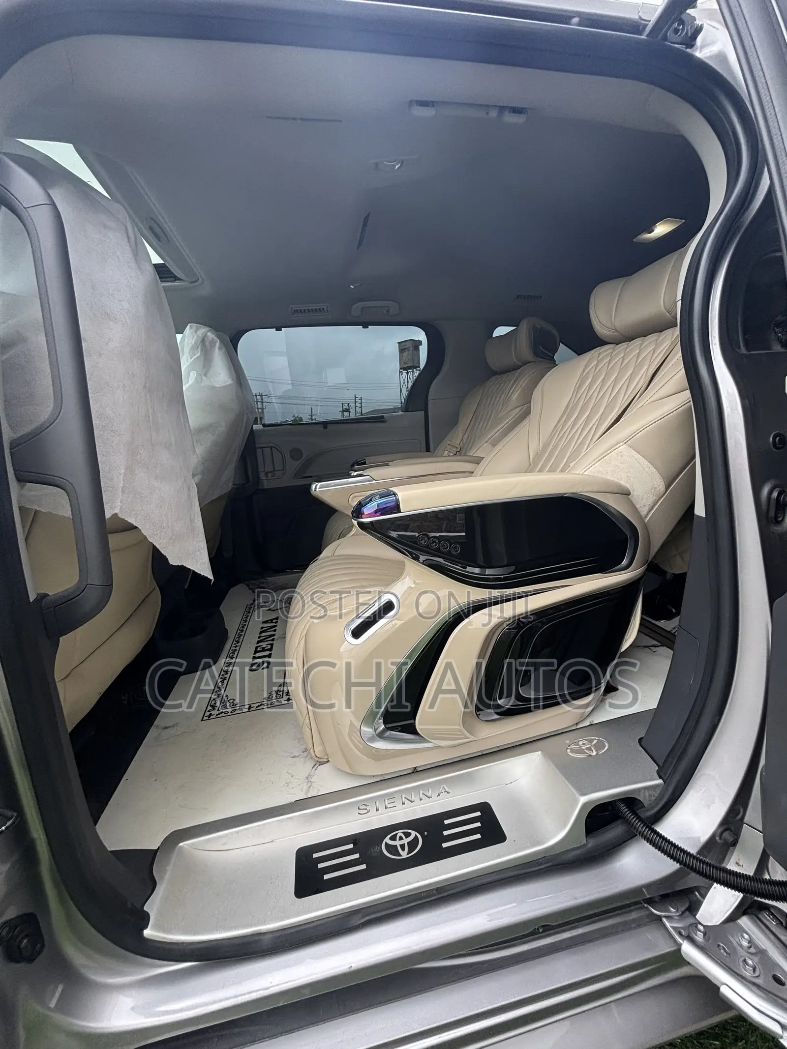 Toyota Sienna LE 2022 Gray