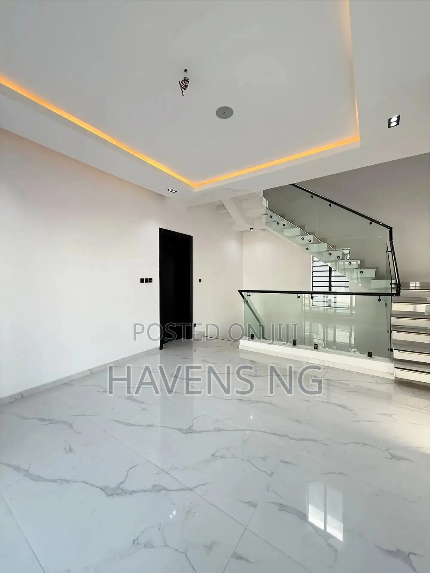 5bdrm Duplex in Ikota for sale