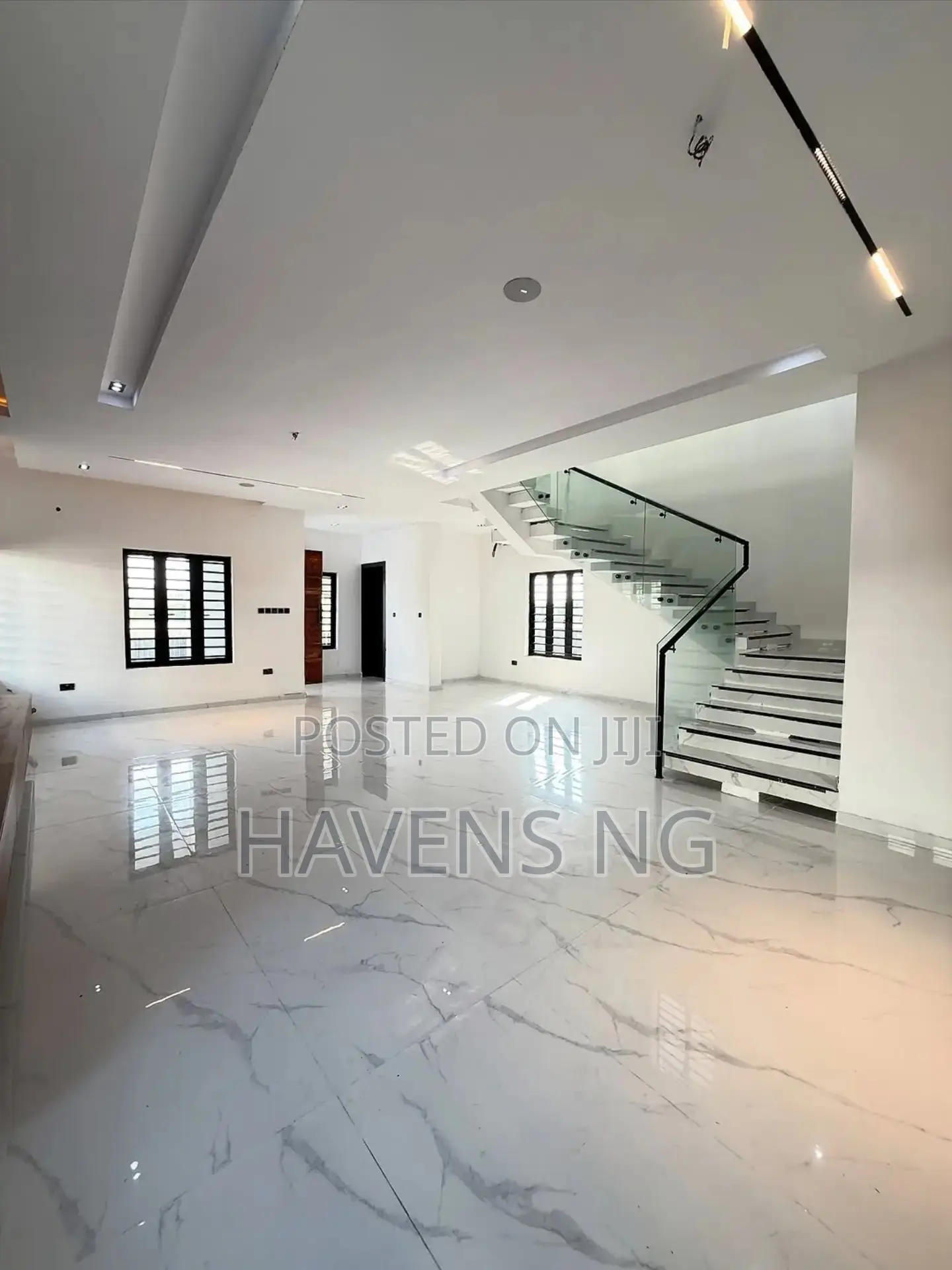 5bdrm Duplex in Ikota for sale