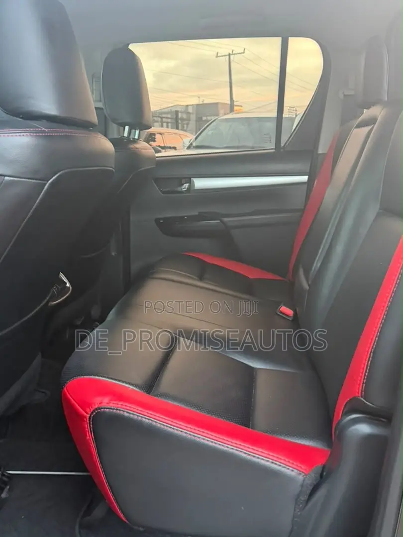 Toyota Hilux 2024 Black