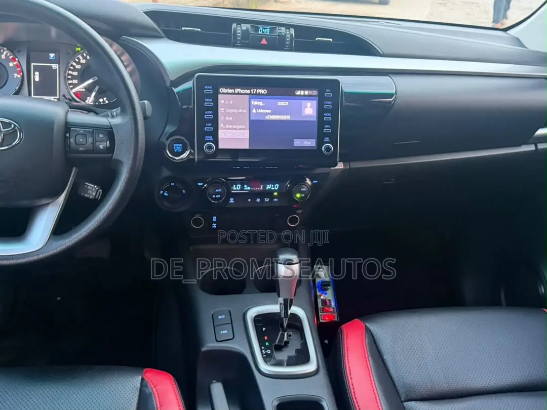 Toyota Hilux 2024 Black