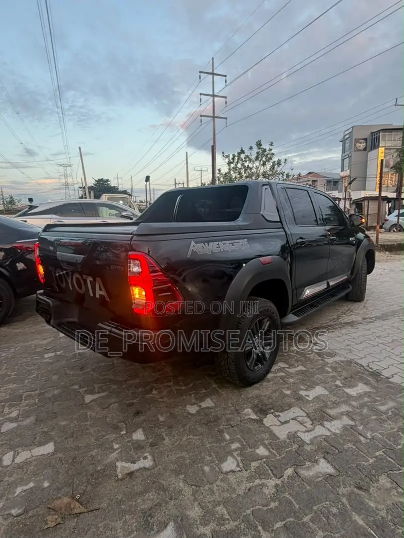 Toyota Hilux 2024 Black