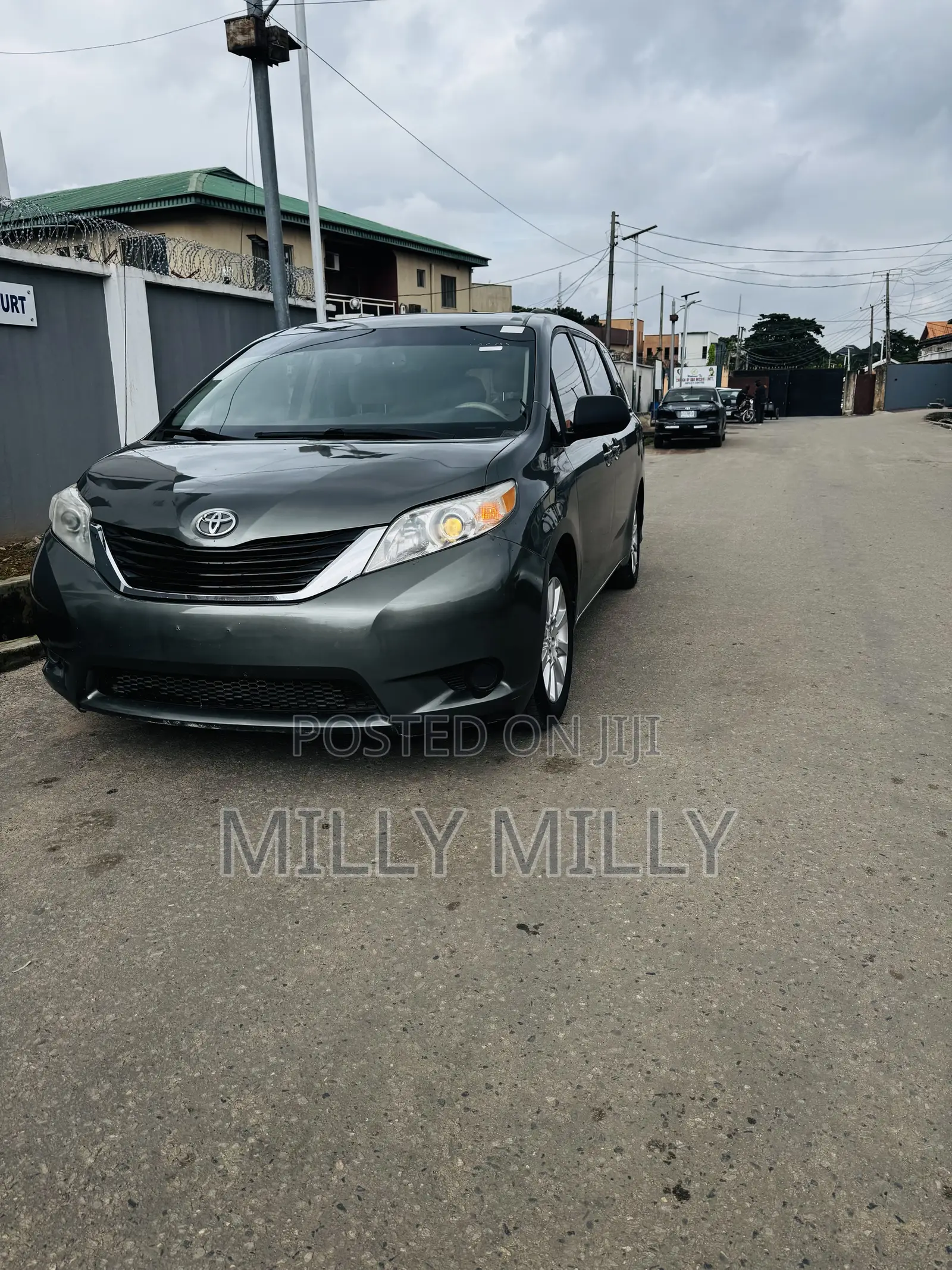 Toyota Sienna 2013 Brown