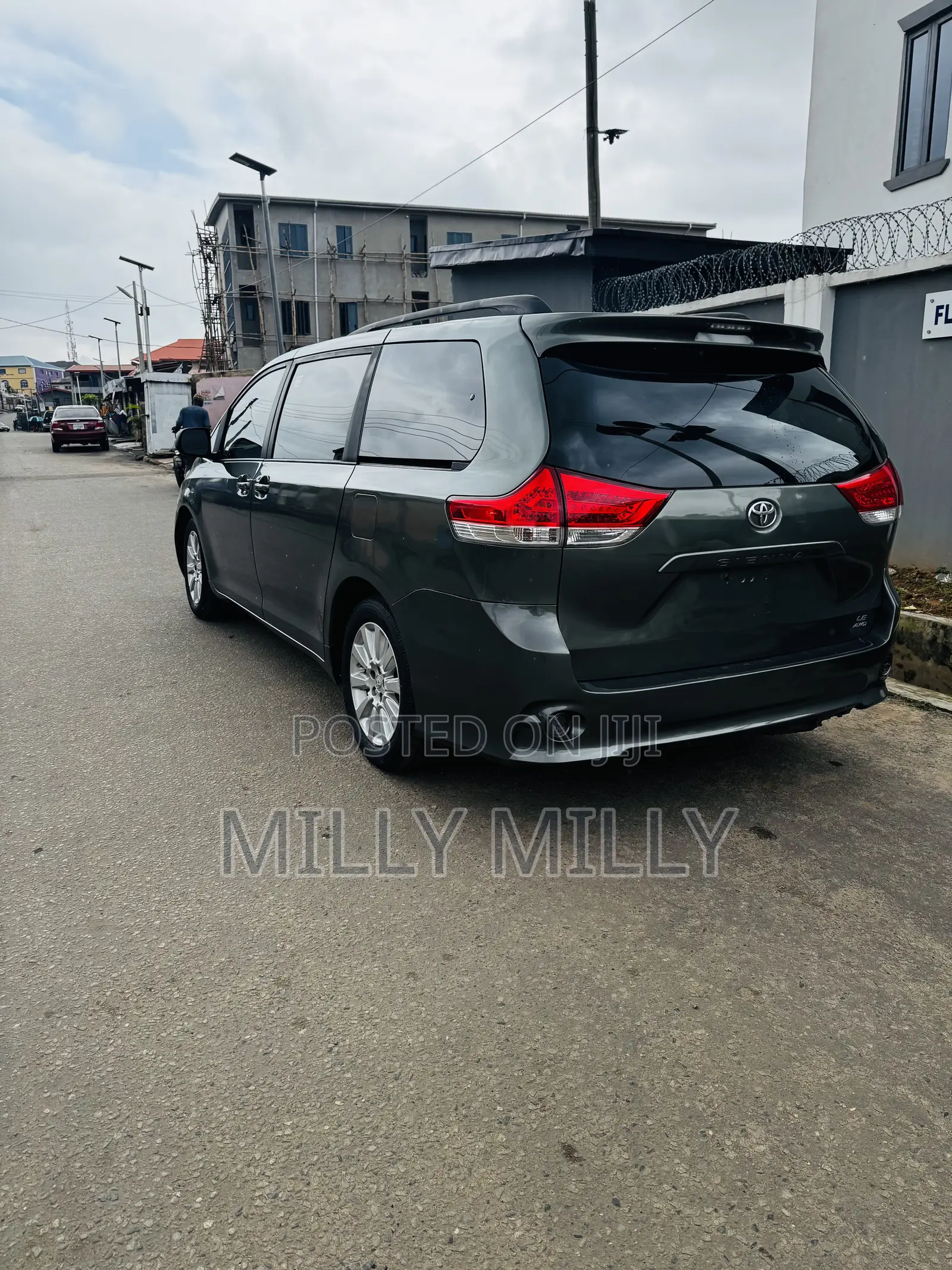 Toyota Sienna 2013 Brown