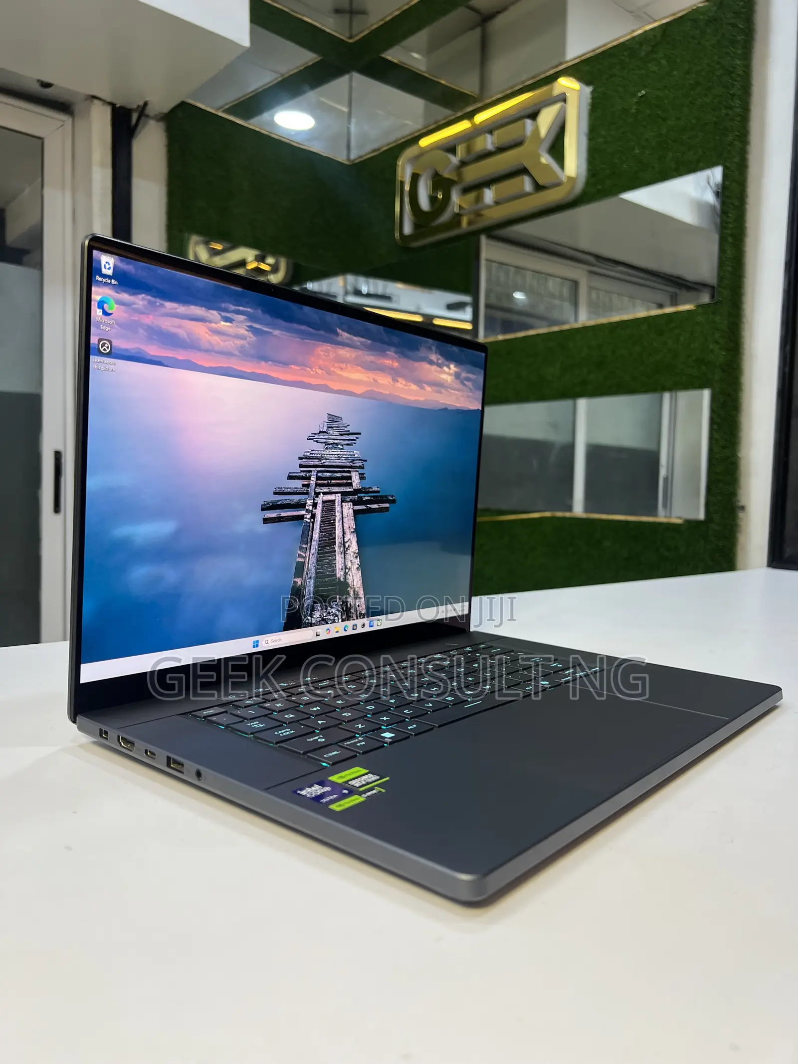 Laptop Asus ROG Zephyrus G16 32GB Intel Core Ultra 9 SSD 1T